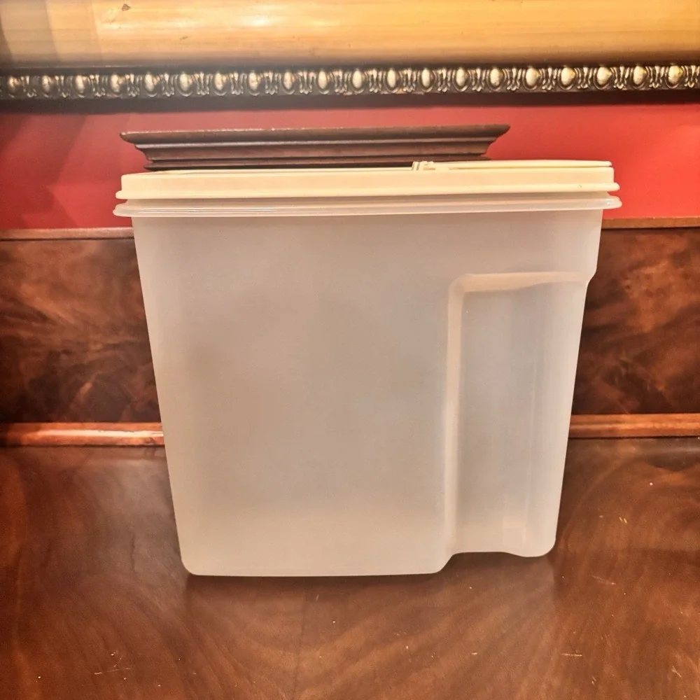 Vintage Rubbermaid Servin Saver 13 Cup Cereal Pasta Dry Goods Container Almond